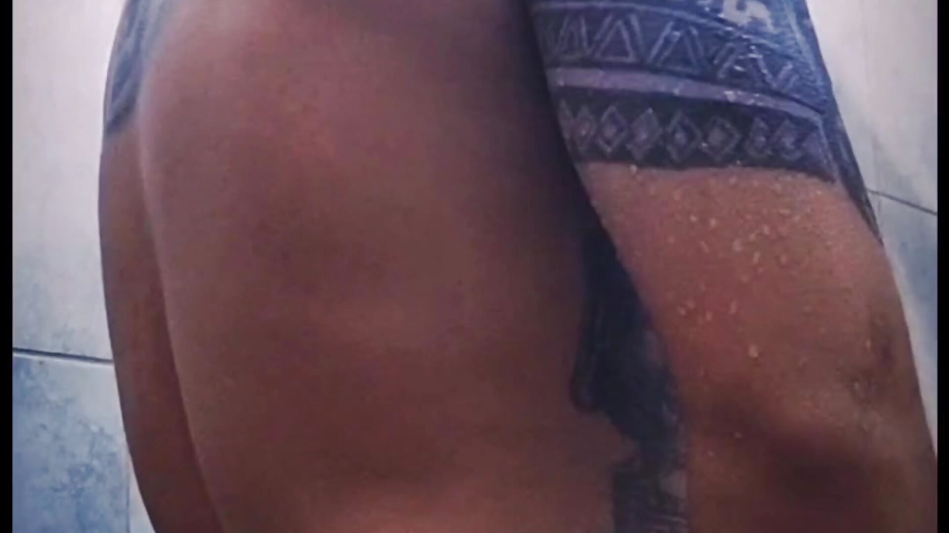 Latino después de un baño con ganas - video by lokarius3 cam model