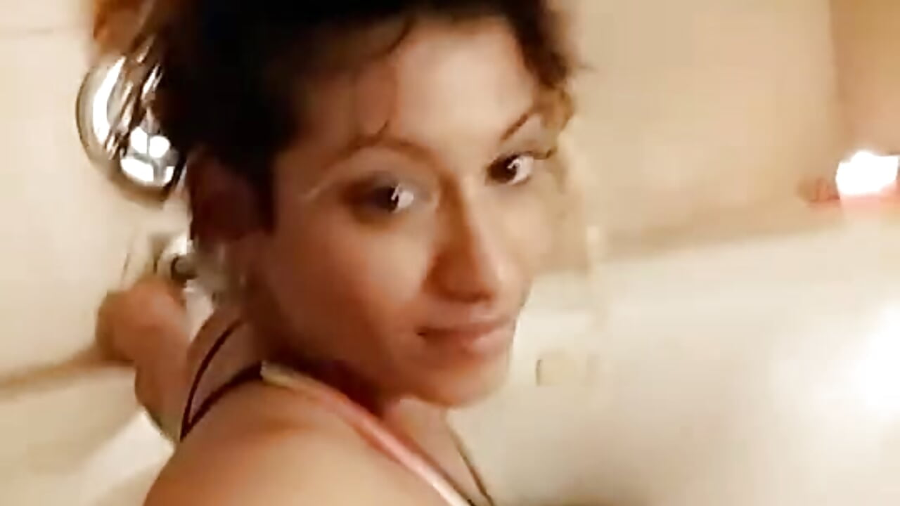 one look can make you melt - video by Nikkierosee cam model