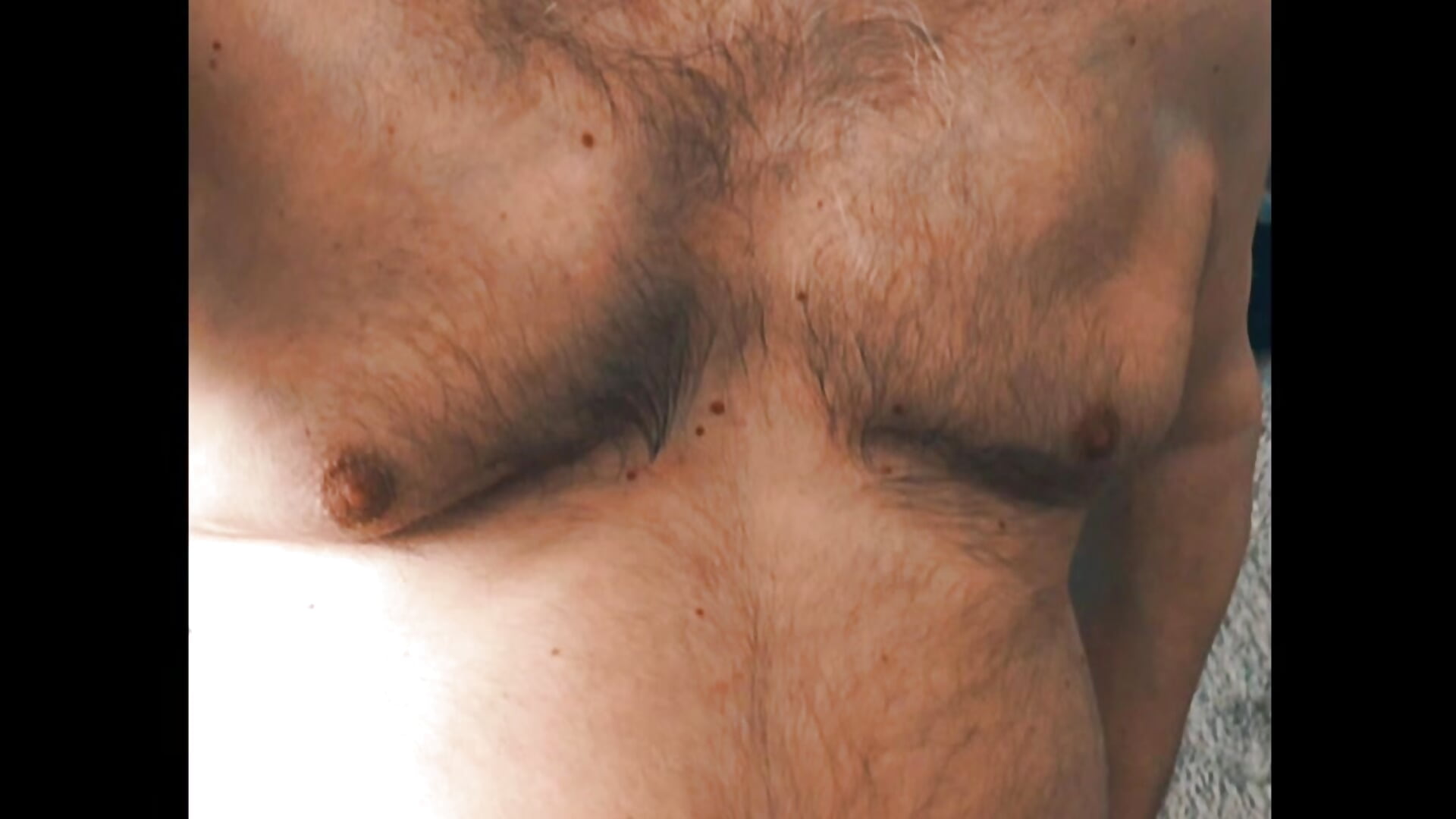 Body Display - video di NakedOldNerdyDude modella di cam