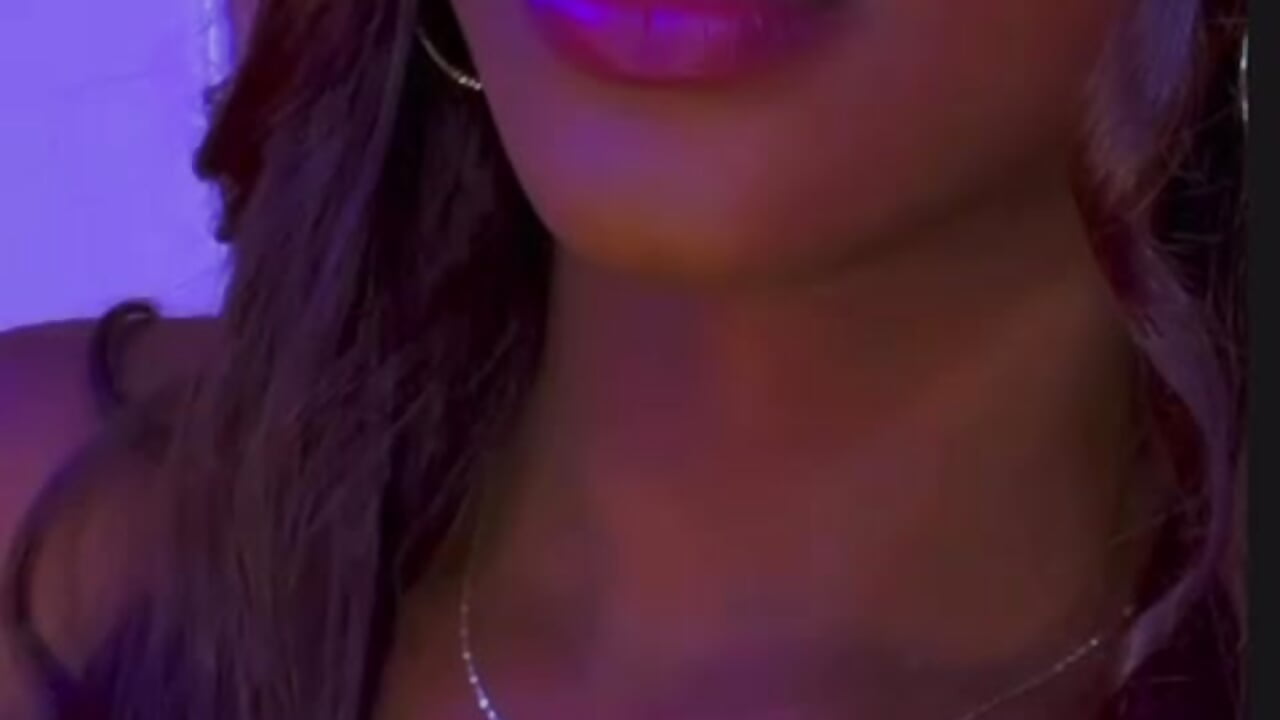 Ummmm 😈😈 - video od modelky/modela AdharaHills