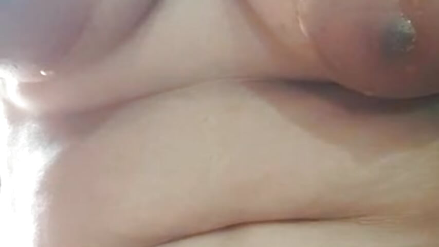 Oil on Boobies - video của người mẫu cam Hazel-Heer