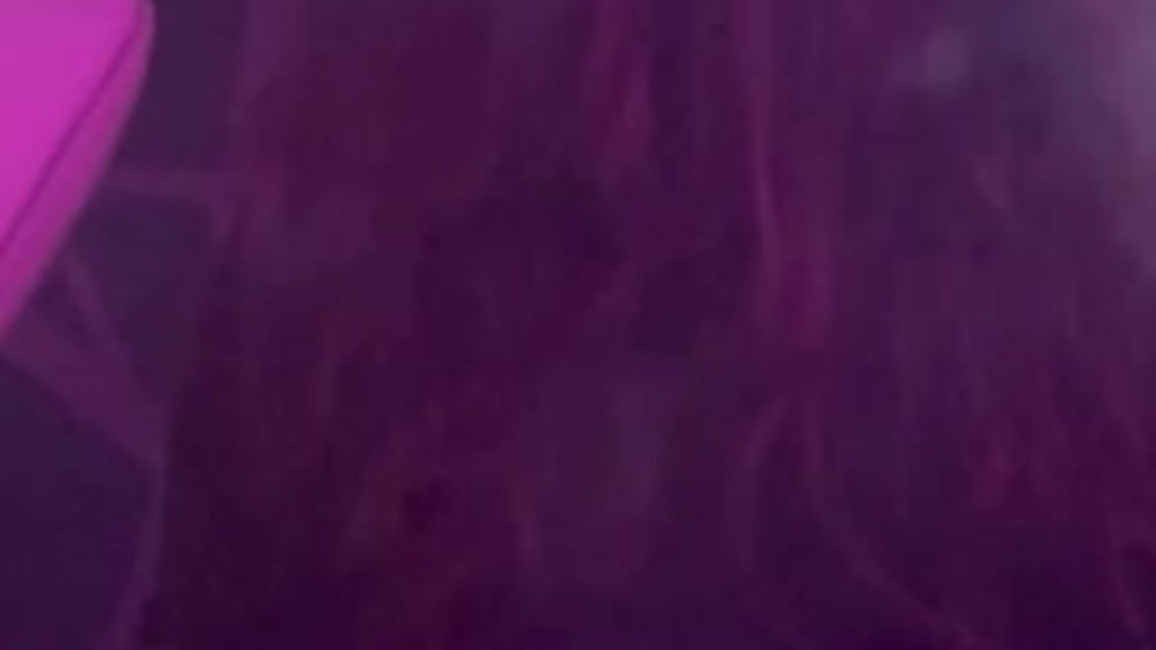 Shaking my ass for you - video by Queen_CamiXO cam model