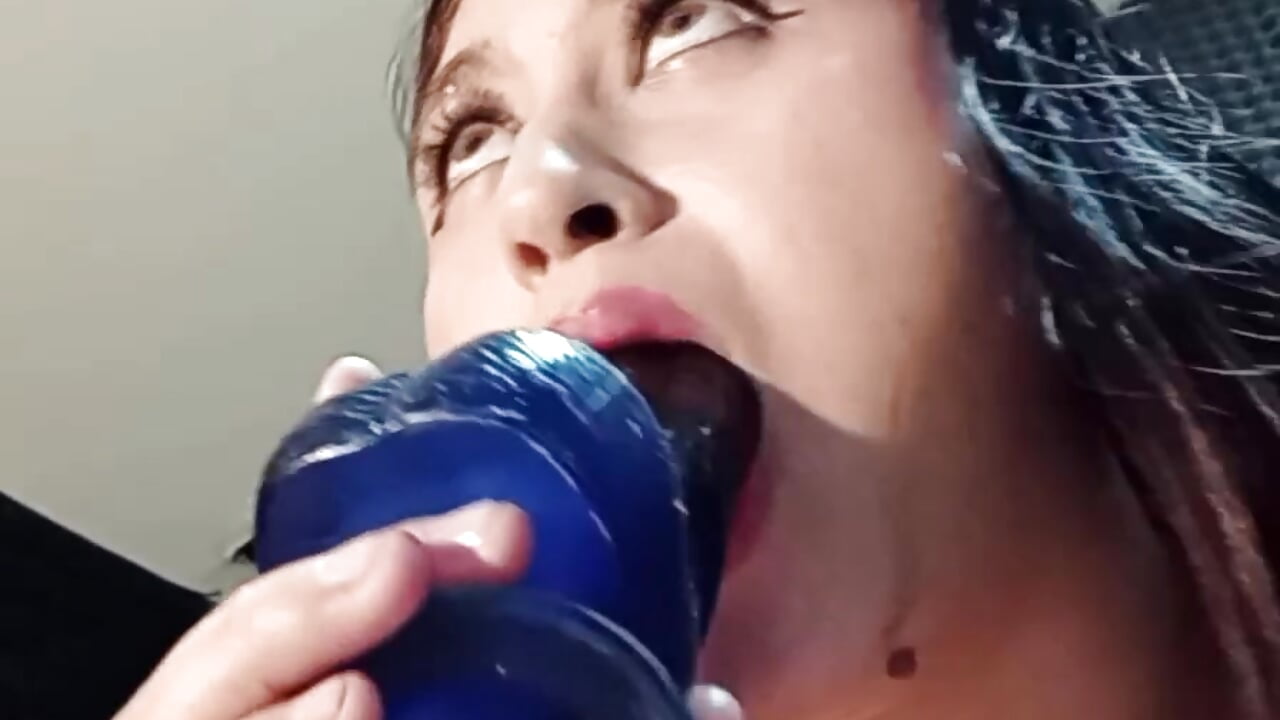 Eat dildo