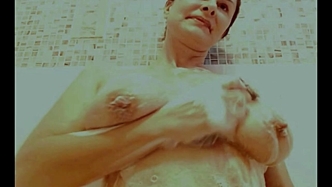 MORNING SHOWER soapy tits ass pussy - Video von NORANOIRX Cam-Model