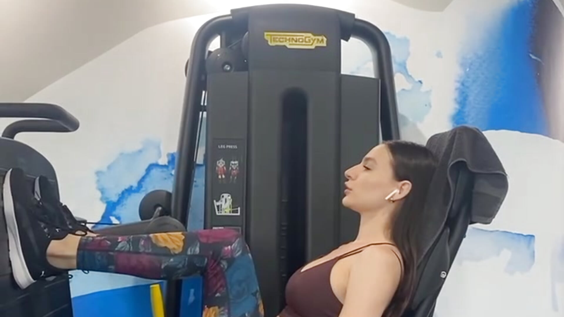 gym - відео від вебкаммоделі Sunshine_Eva