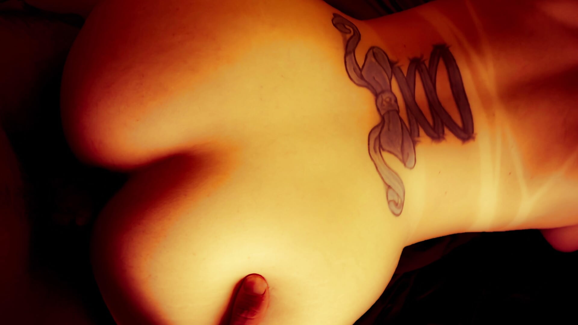 Cinematic from the back - video oleh model kamera thevulvaaddict