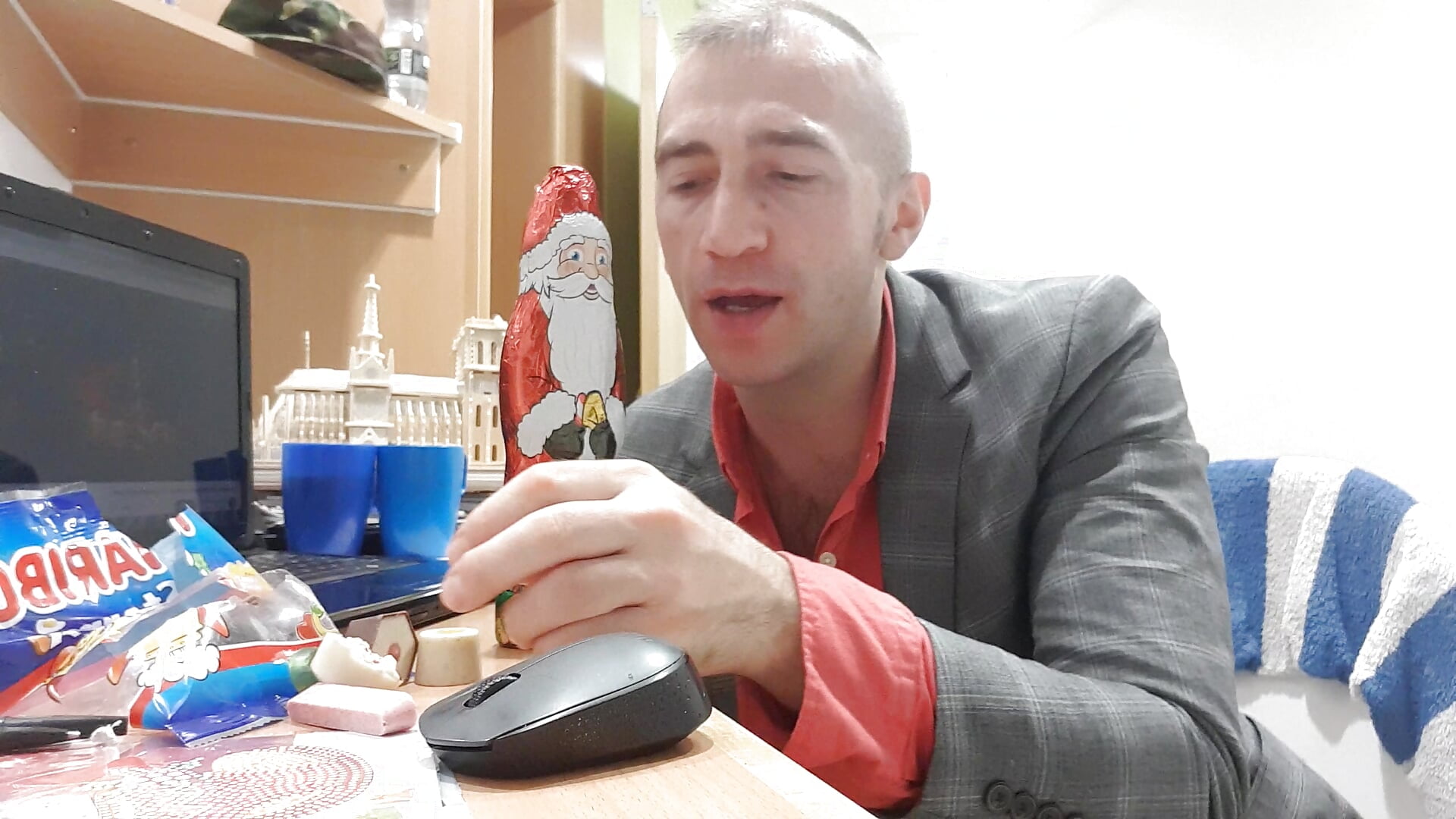 Hellraiser Ozzy karaoke, Haribos, Hotel Chocolate truffles and chocolate Santa - video by theSmallest-dick cam model