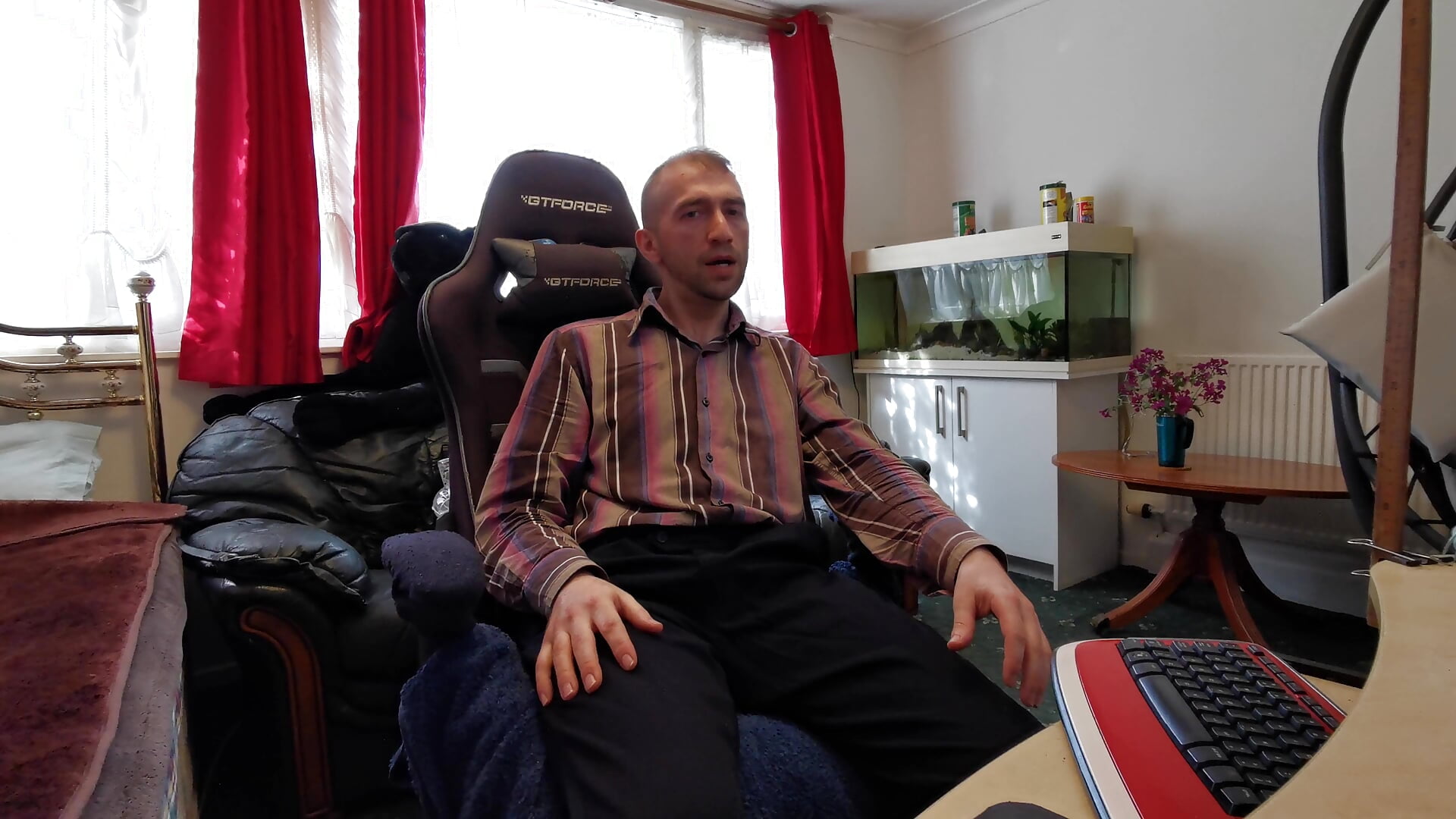 Karaoke for people of Ukraine and a complaint to Vladimir Vladimirovich Putin and Russia about war - video by theSmallest-dick cam model