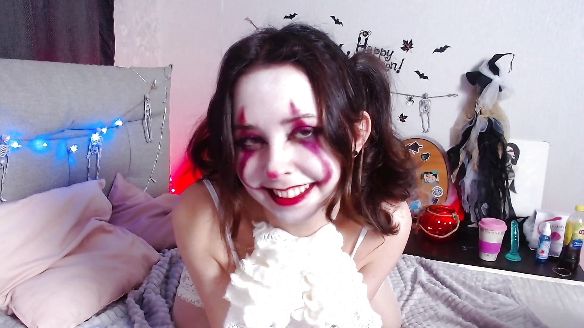 Trick or Treat ? - video by NymphOfLove cam model