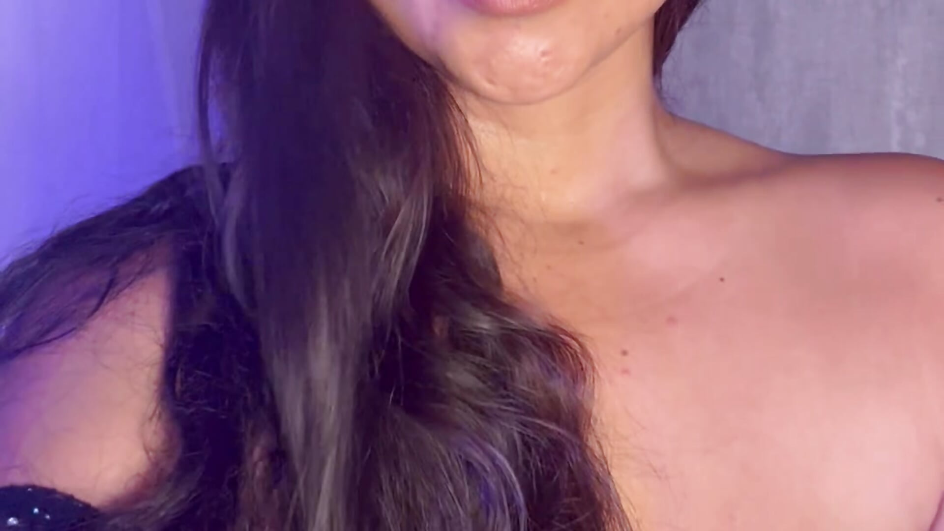 😘 - video by Valentinne_z cam model