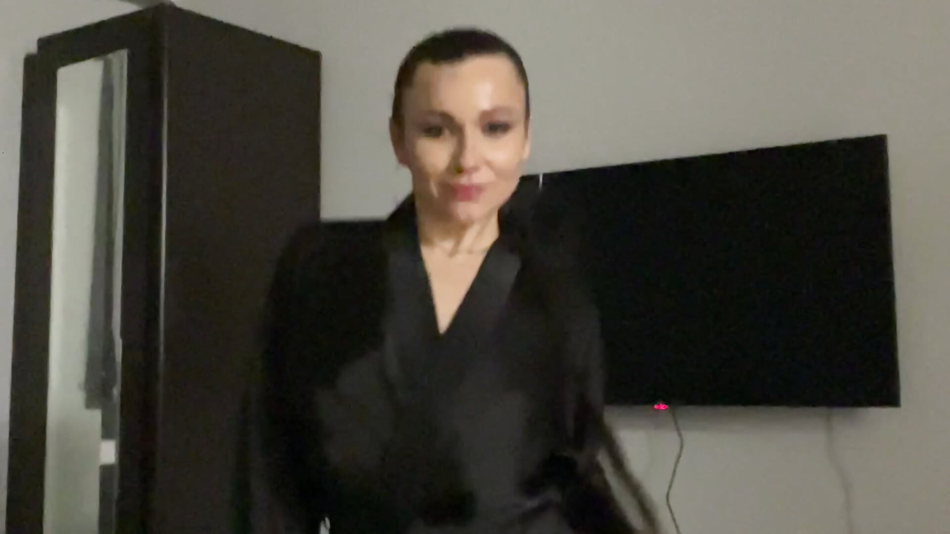 Ahhh, I love vibing to the music 😍 - video by Edenne cam model