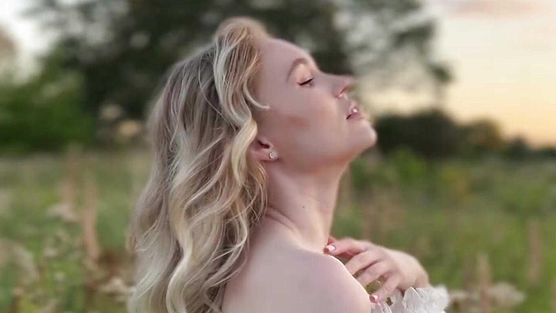 Sensual at sunset - video by Veronika_Mitchel cam model