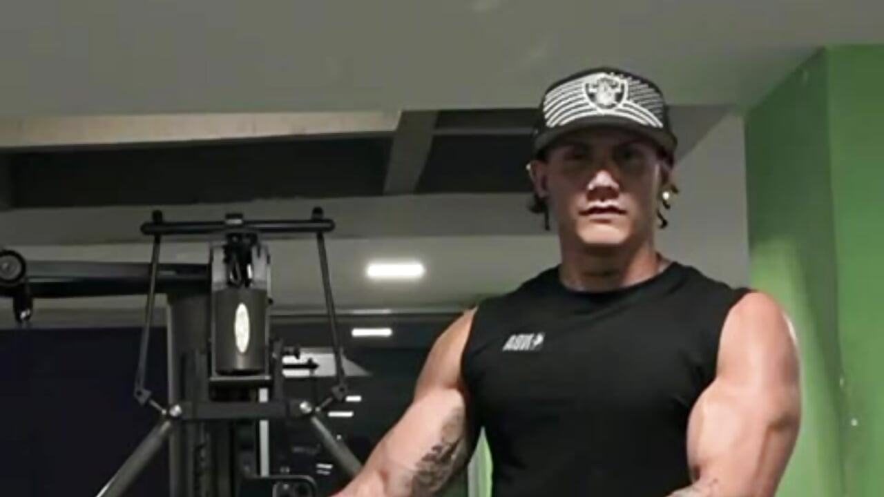 Xxxtreme master at gym - video by xxxtreme_master7 cam model