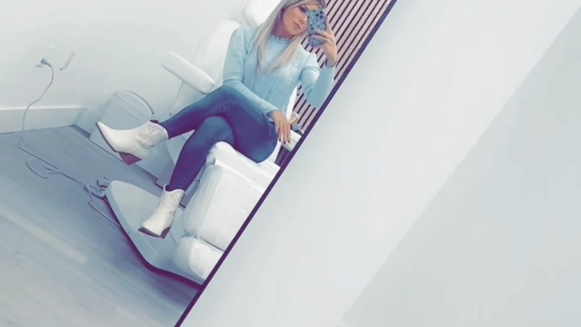 filtered-B8B6805D-5260-4ED6-9196-01EEA0FC54FC - video by Amelia_Xxxo cam model