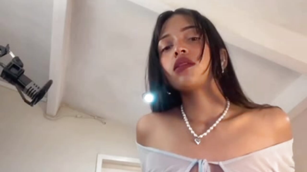 ✨ "Today I am very energy and wanting pranks 😈 Who joins it rich with me?" - video by catalinasaiz cam model