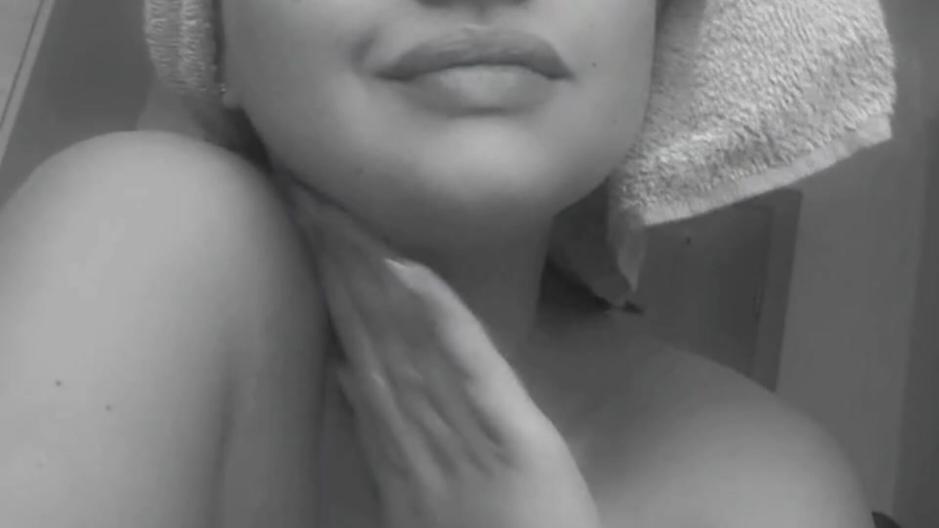 lovely - video của người mẫu cam AminaCharm