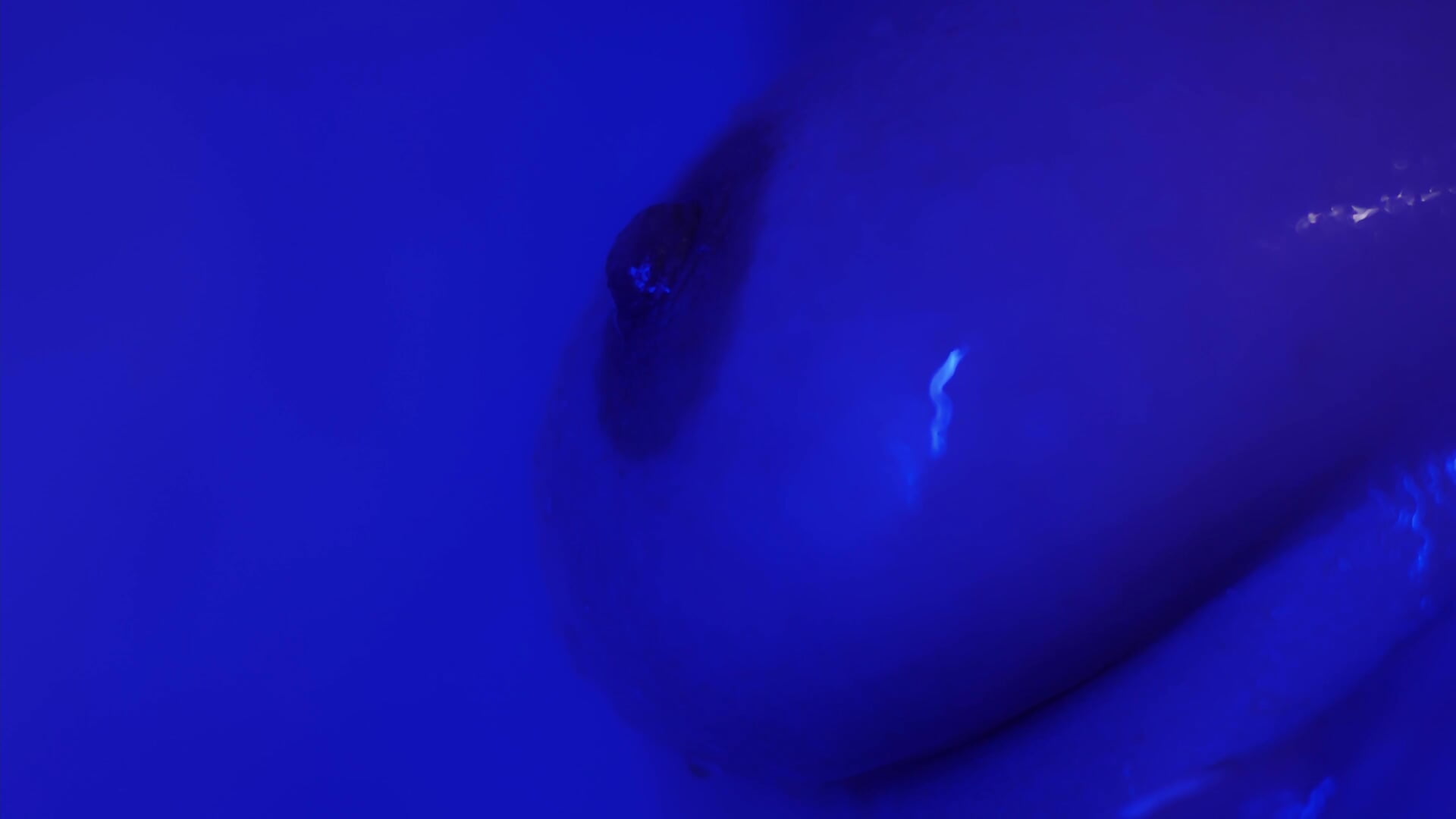 Shower - video của người mẫu cam AminaCharm