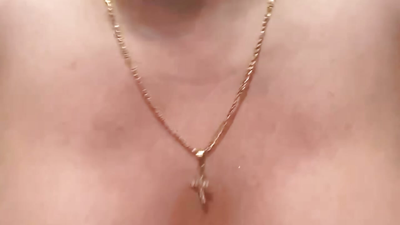 Footjob in pink fishnet stokings - відео від вебкаммоделі BustyVicky