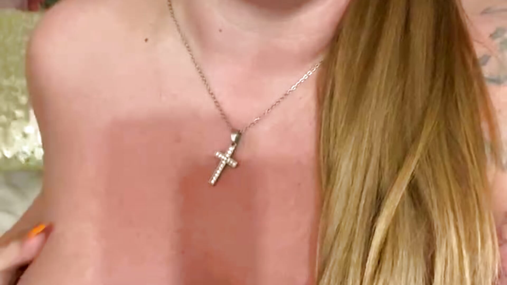 close up blowjob/spitting - відео від вебкаммоделі BustyVicky