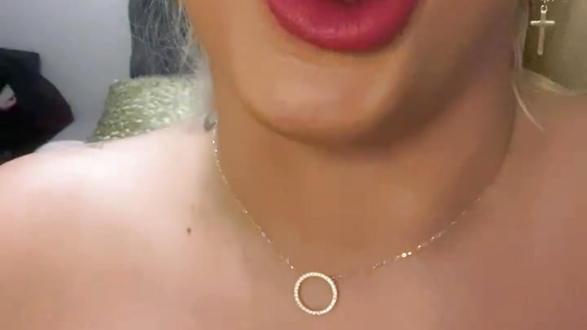 POW BLOWJOB SPITTING - відео від вебкаммоделі BustyVicky