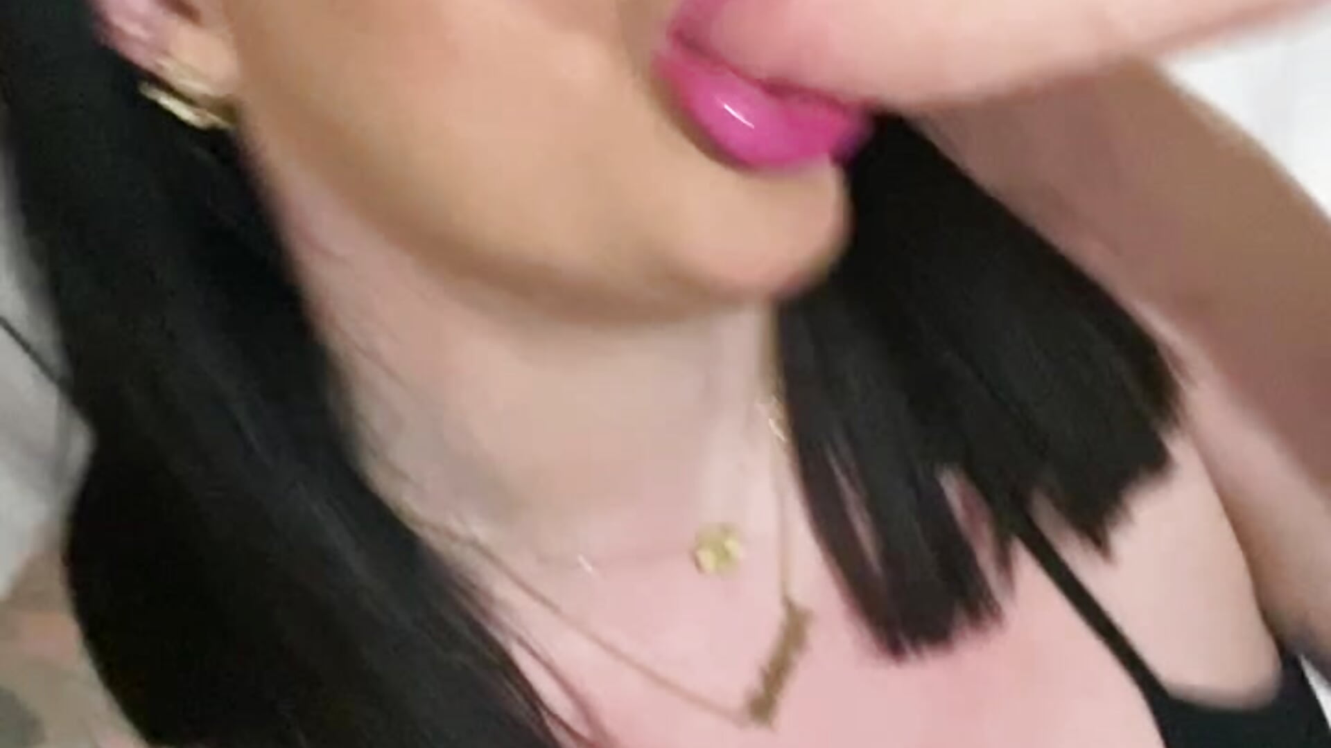 Pink lips blowjob