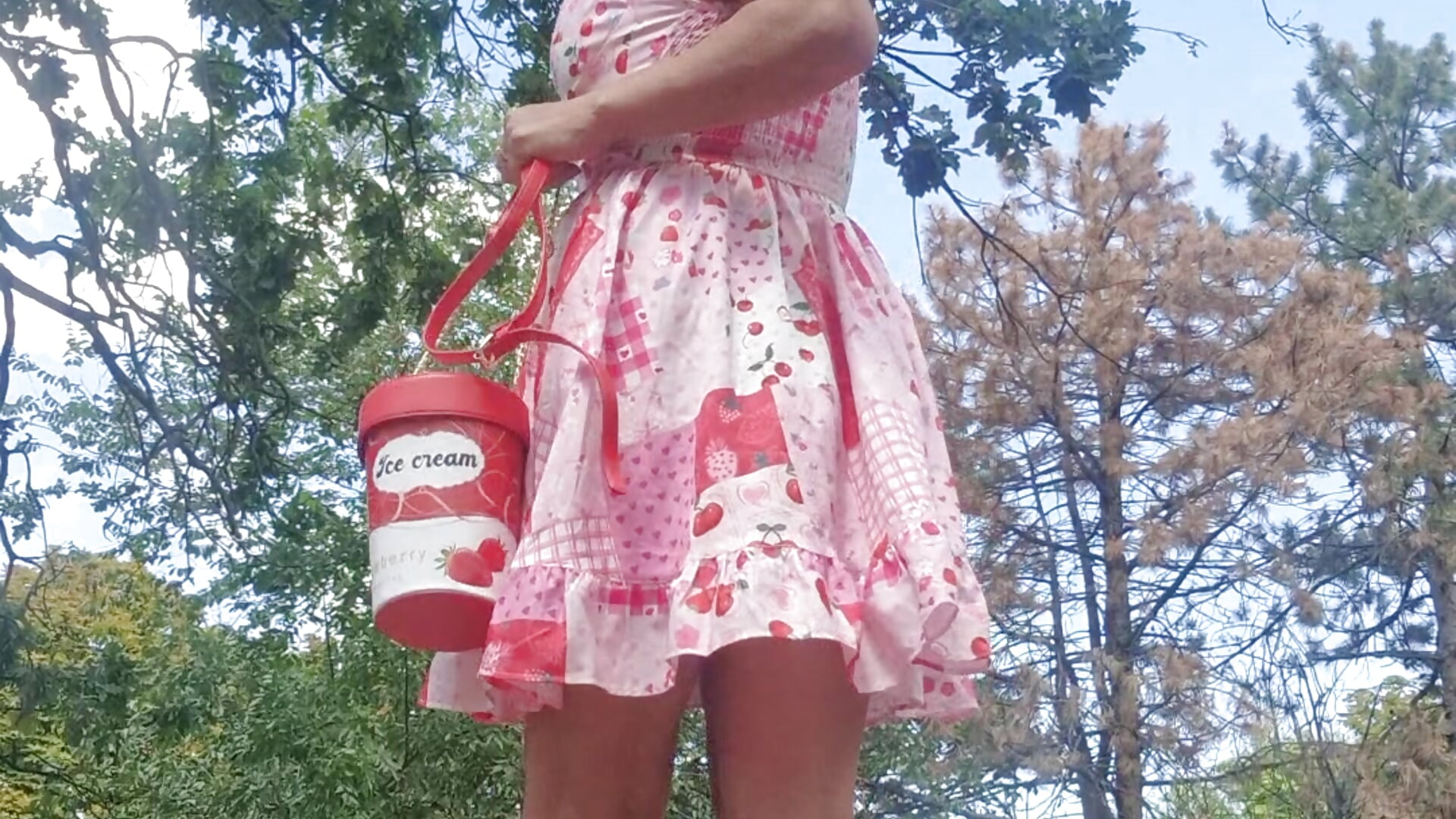 Little strawberry - vídeo de Lissabeta modelo de câmara