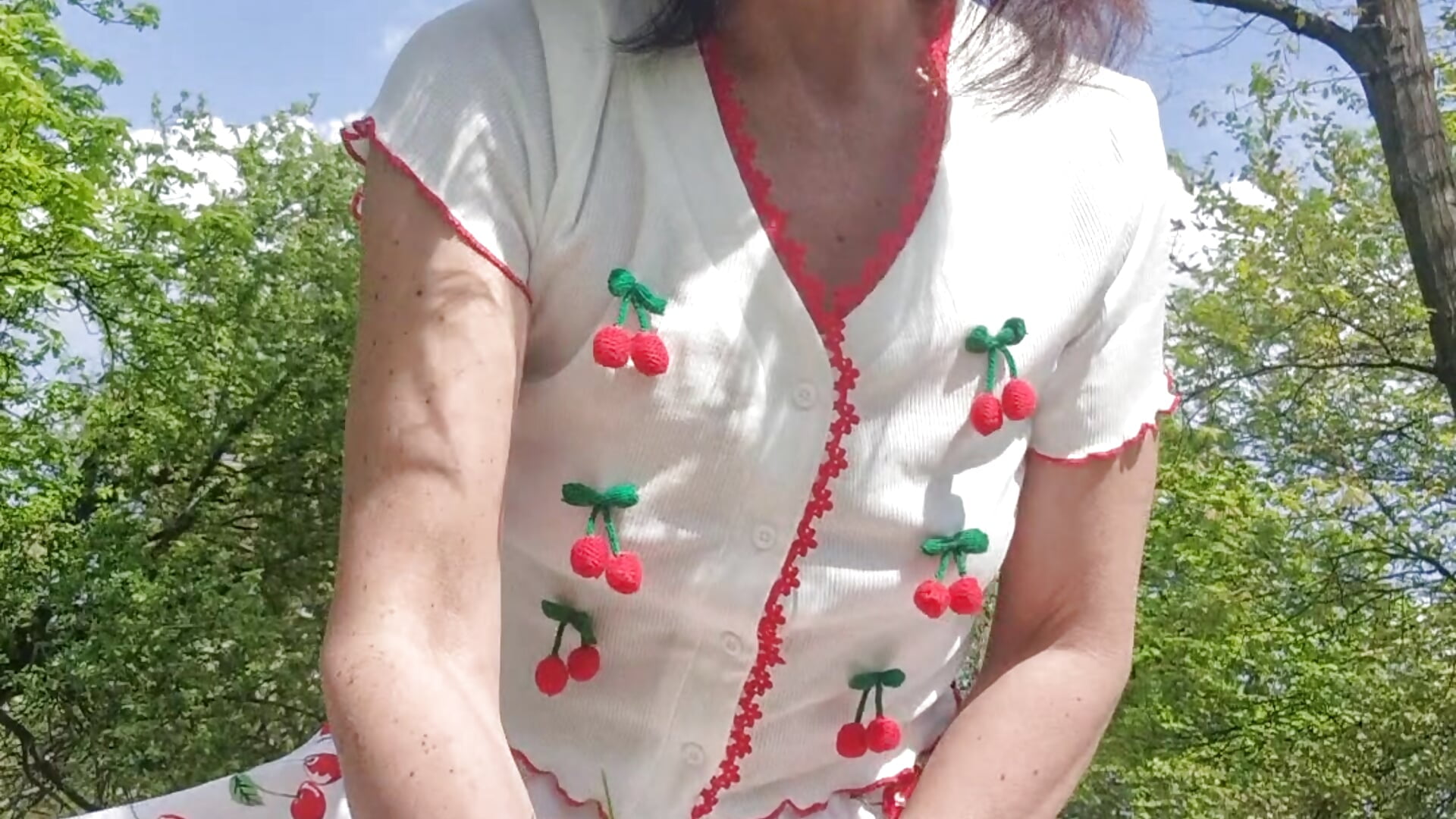 Cherry în forest - vídeo de Lissabeta modelo de câmara