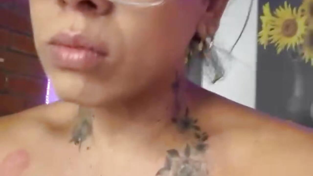 Vídeo em tendência de modelo na câmara KataLehlla 5849