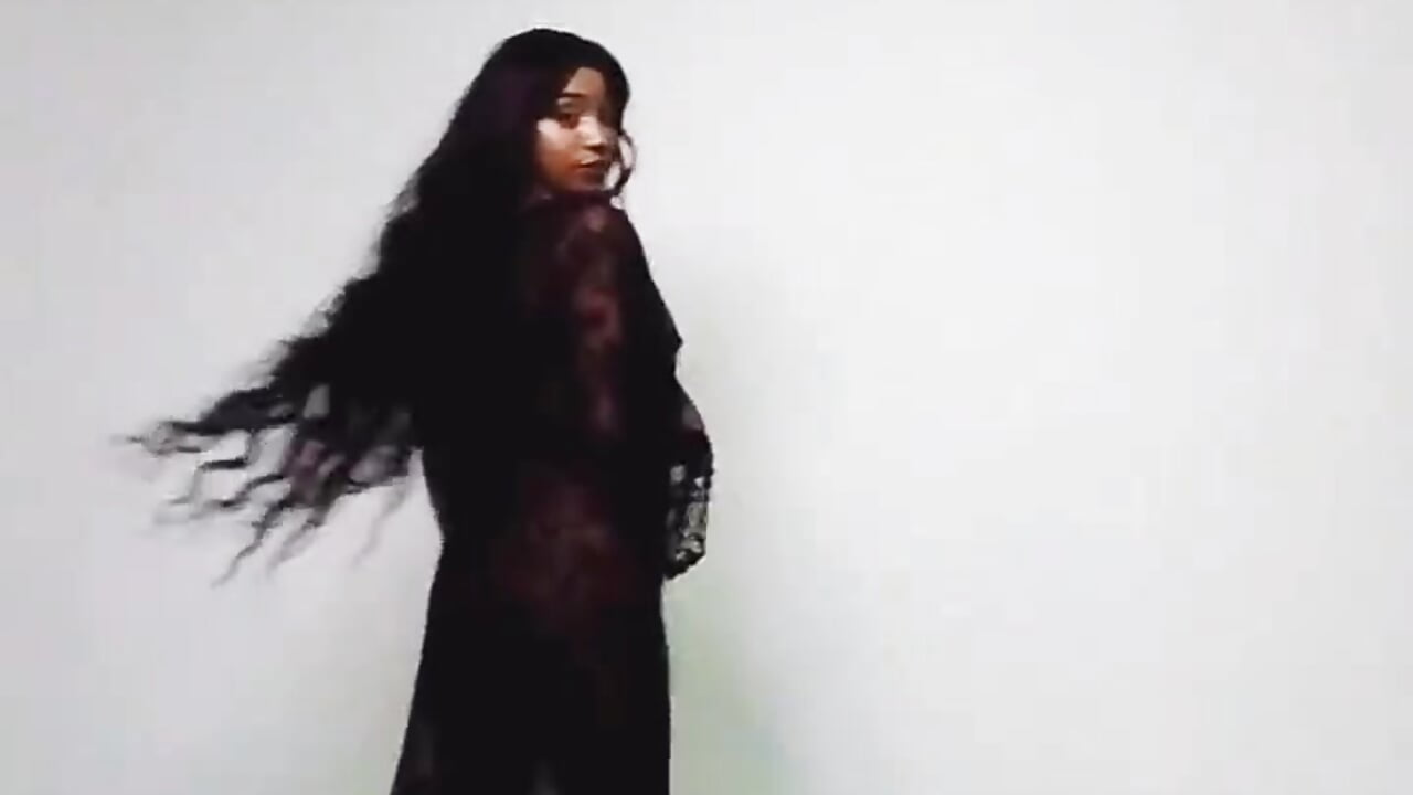 Preparing many little things for you – video od webkamerové modelky GinnaBolton