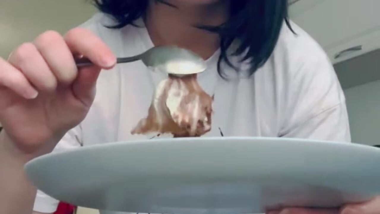 cooking - video by ScarlettQuate cam model