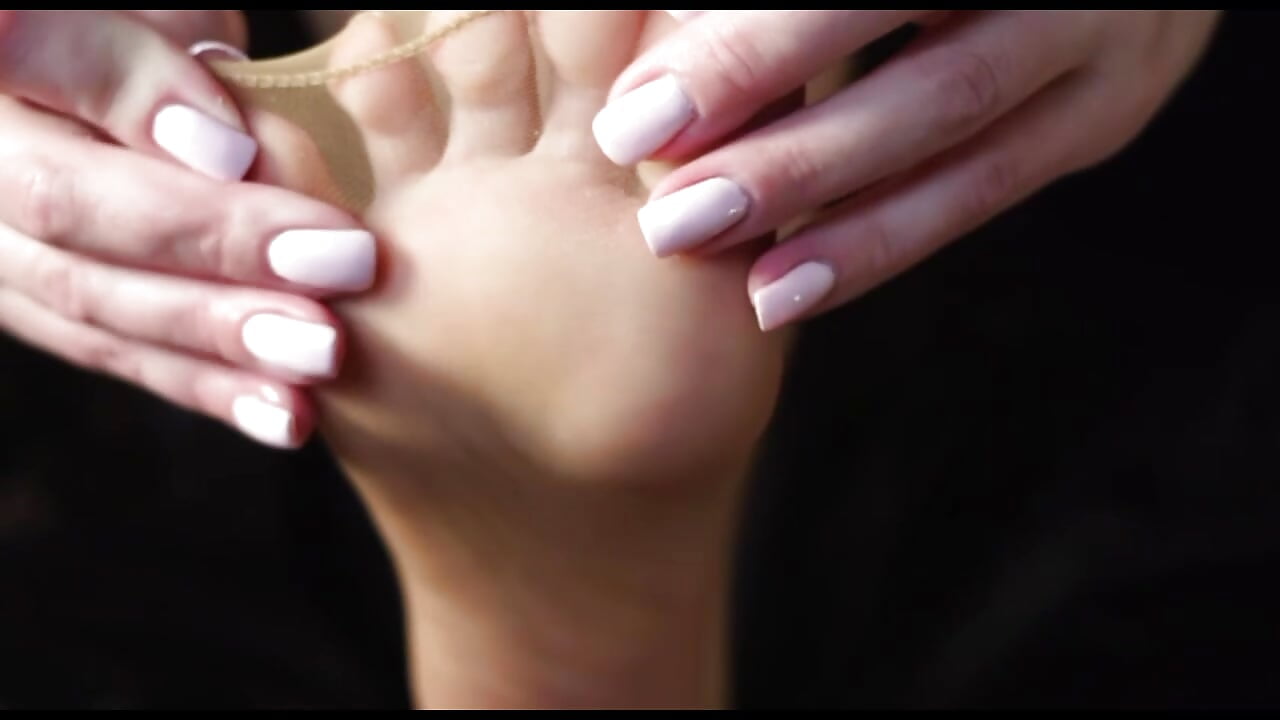 Foot fetish humiliation with transparent nylon and voice－カメラキャストのSusanSwanの動画