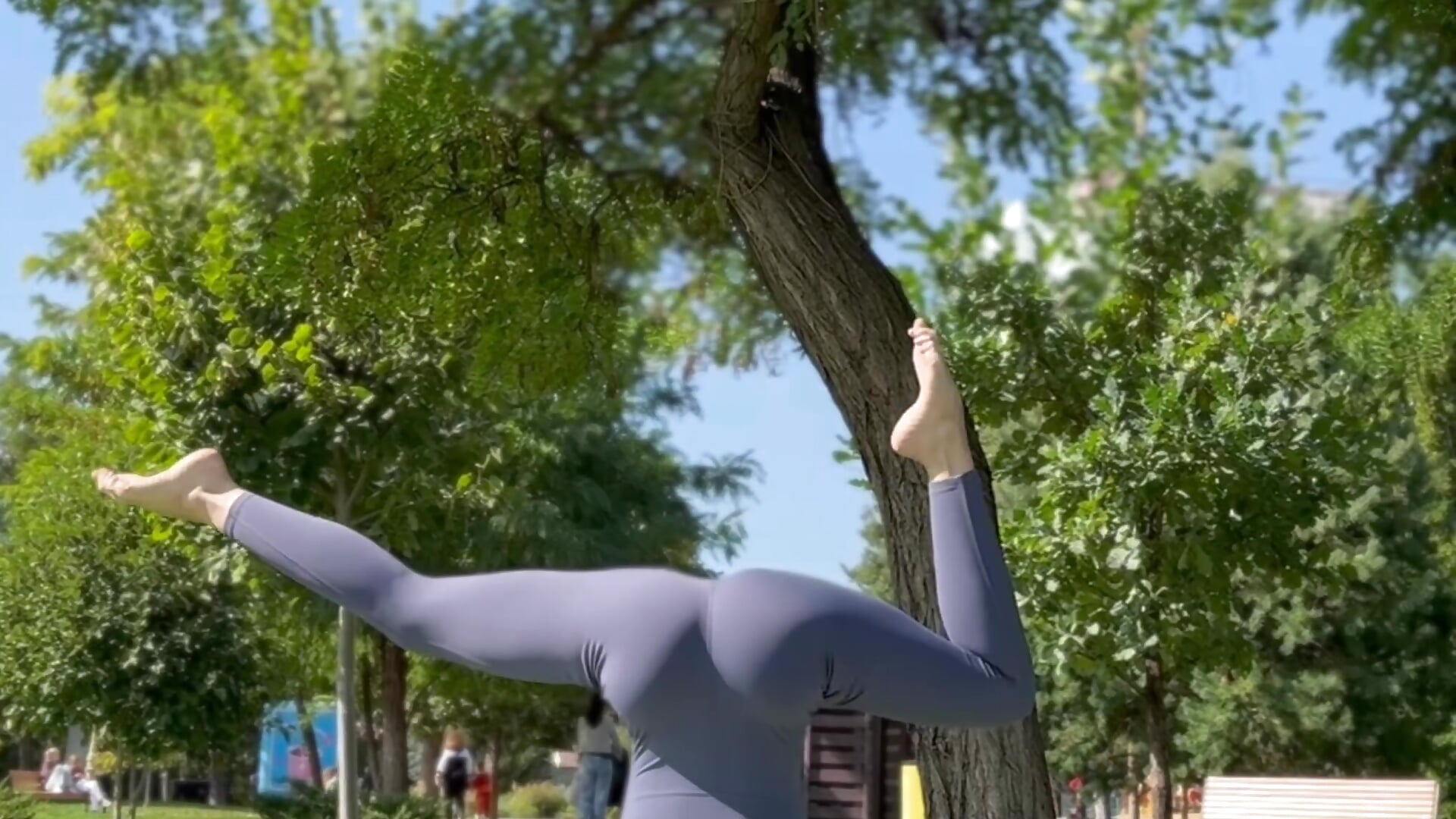 Yoga time - vidéo du modèle de showcams LeyaJohnson