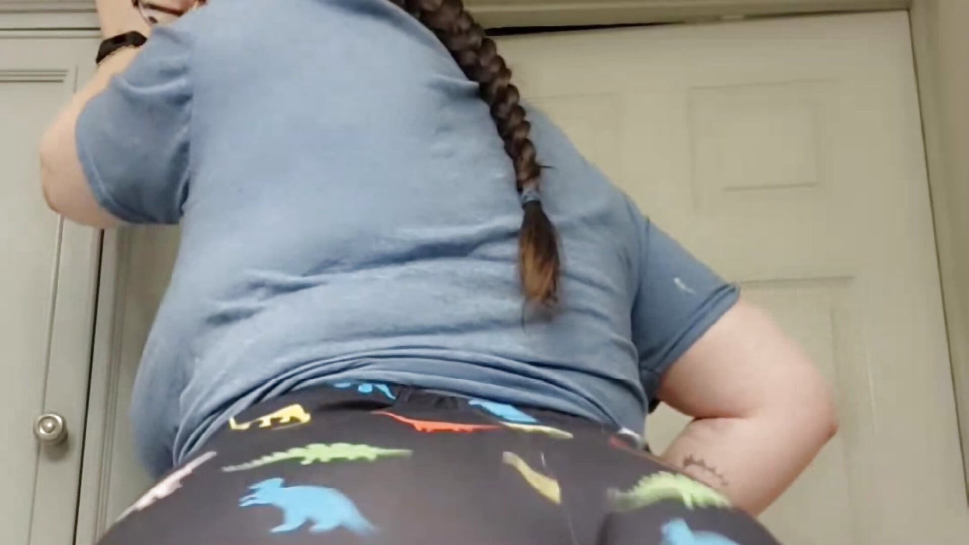 Clapping My Ass in Dino Shorts - video by EmjayLynn cam model