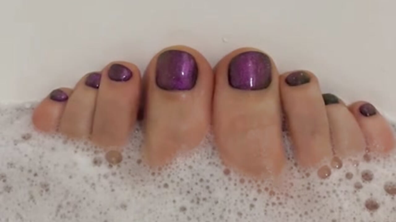 feet toes painted nails - video van mmmPinUpGirl cam-model