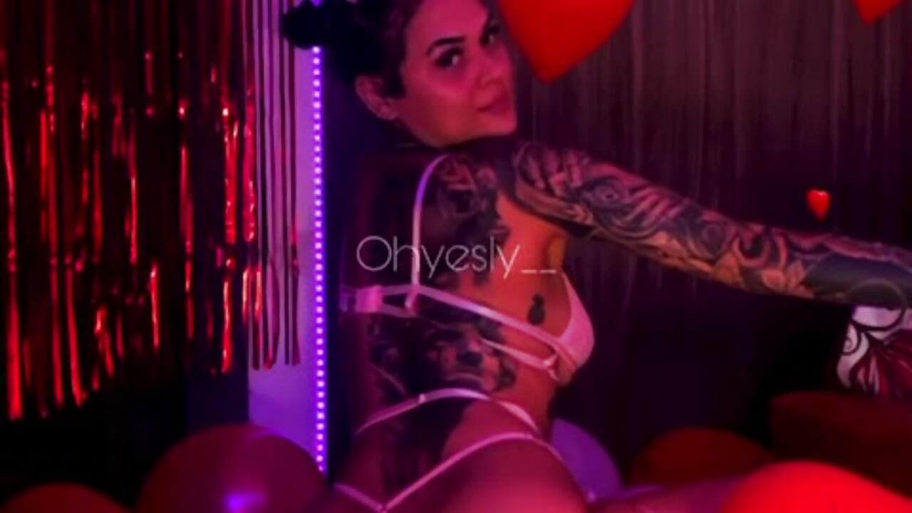 IM FOREVER YOUR VALENTINE <3 - video by ohyesly_ cam model