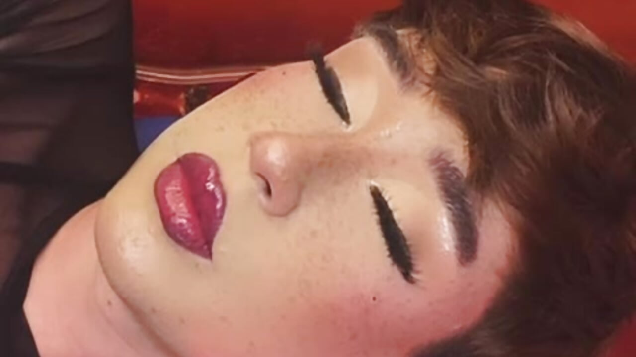 wearing my makeup 🙉 - vídeo de la modelo de cam Chris_boy_