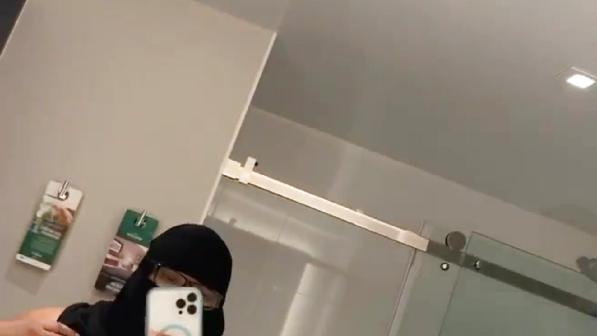 Freedom - відео від вебкаммоделі Submissive_Arab