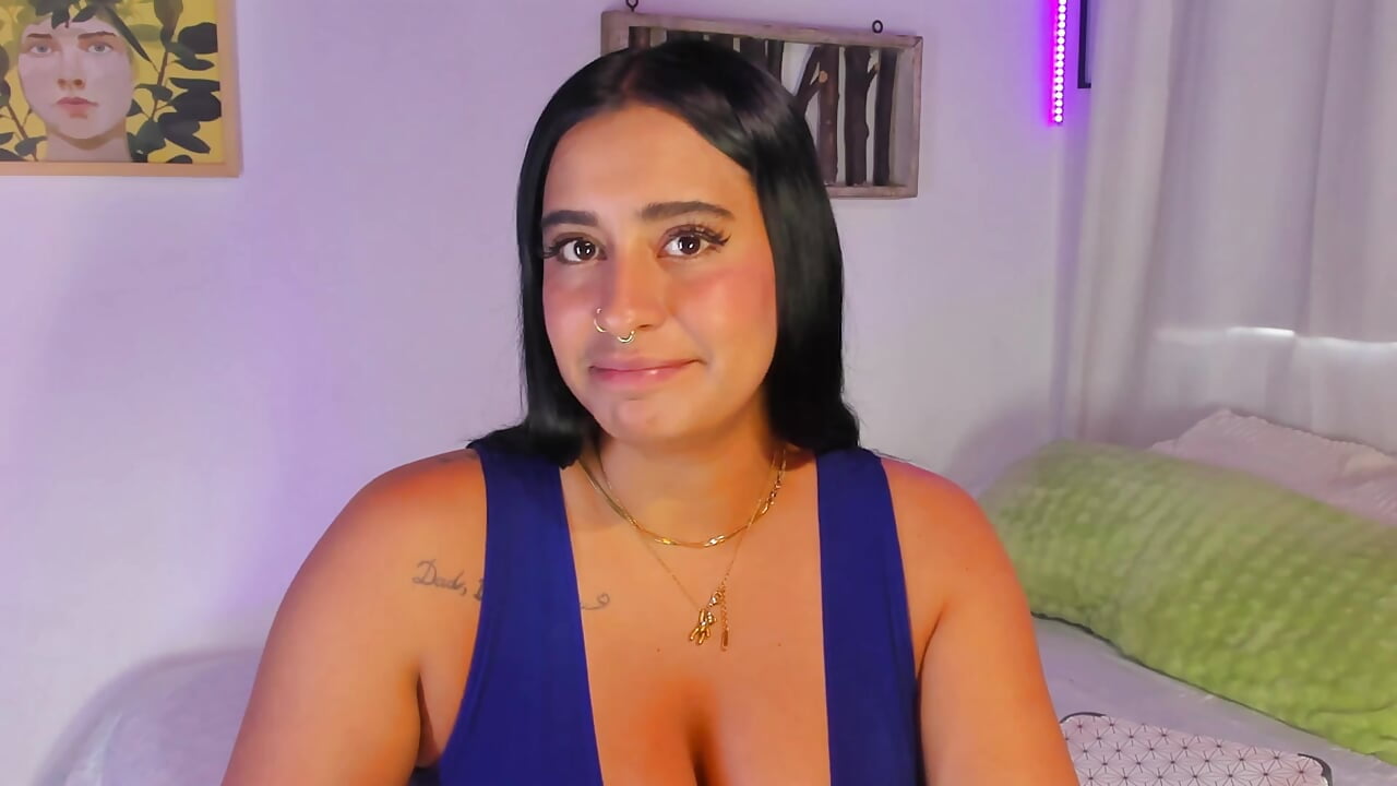 HELLO - วิดีโอโดย lorensfenty โมเดลแคม