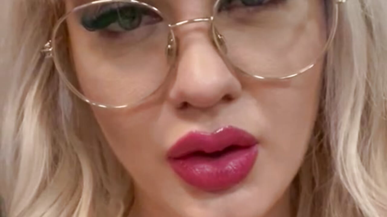 Let me blow your mind! - video by FreyaSeductive cam model