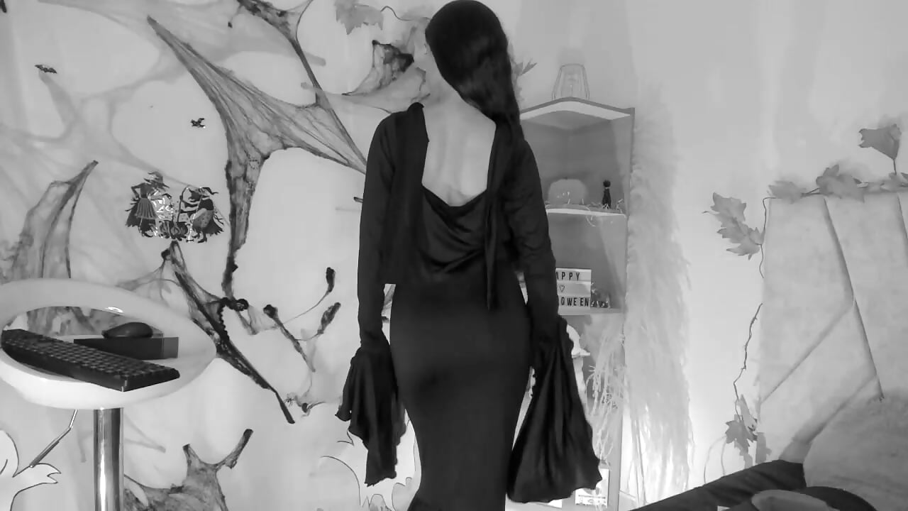MORTICIA ADDAMS (COSPLAY) - video by _Niah_ cam model