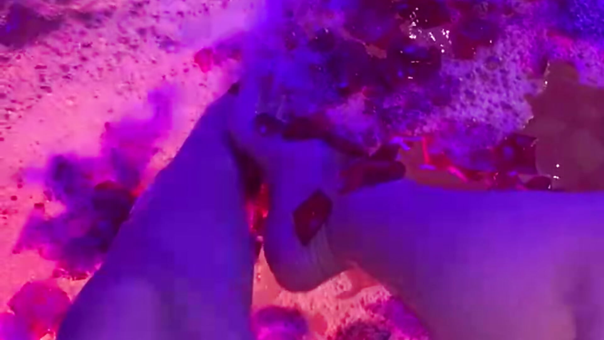 Sexy and subtle feet. - video by _Niah_ cam model