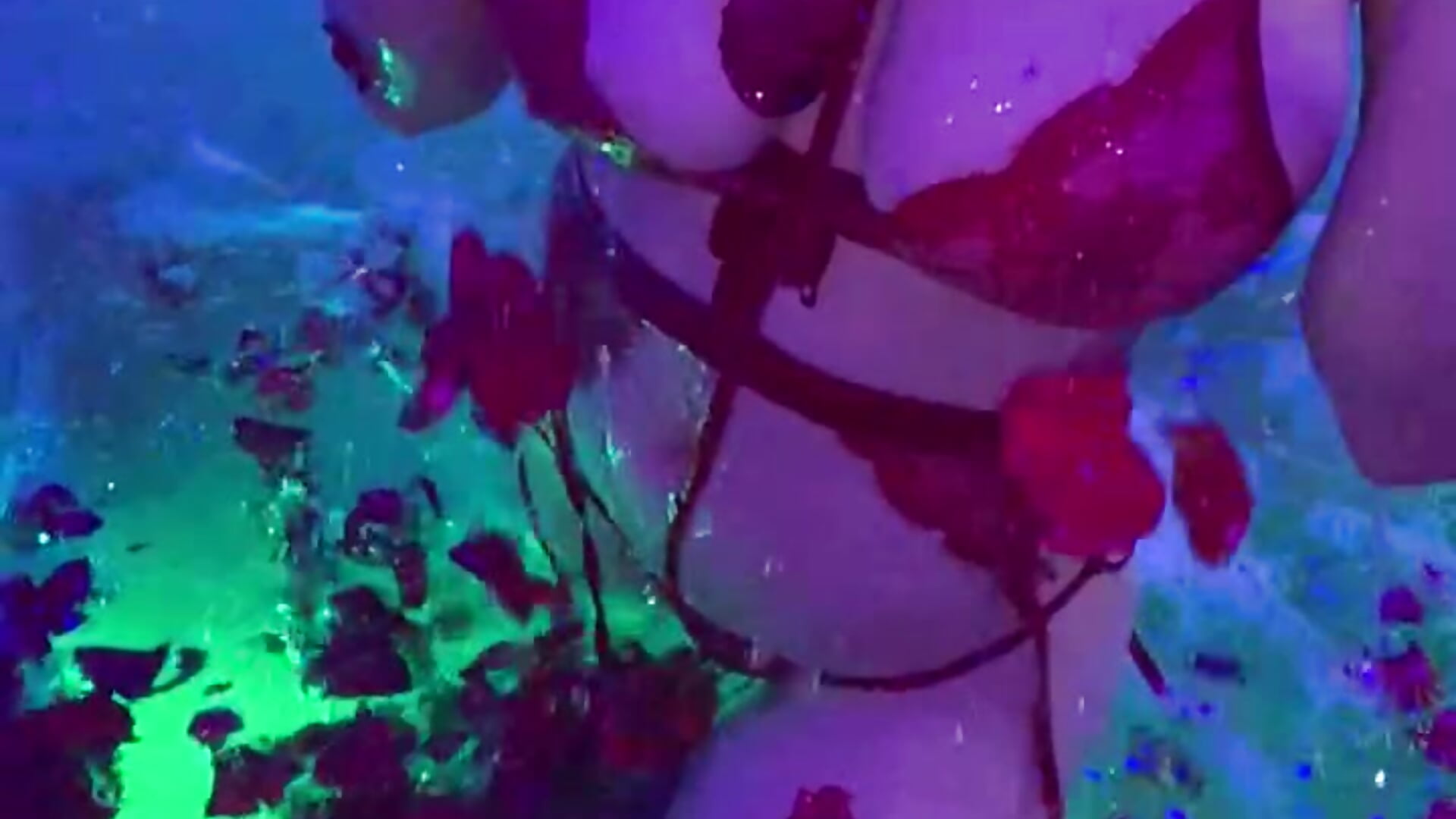 Roses in my body - video by _Niah_ cam model