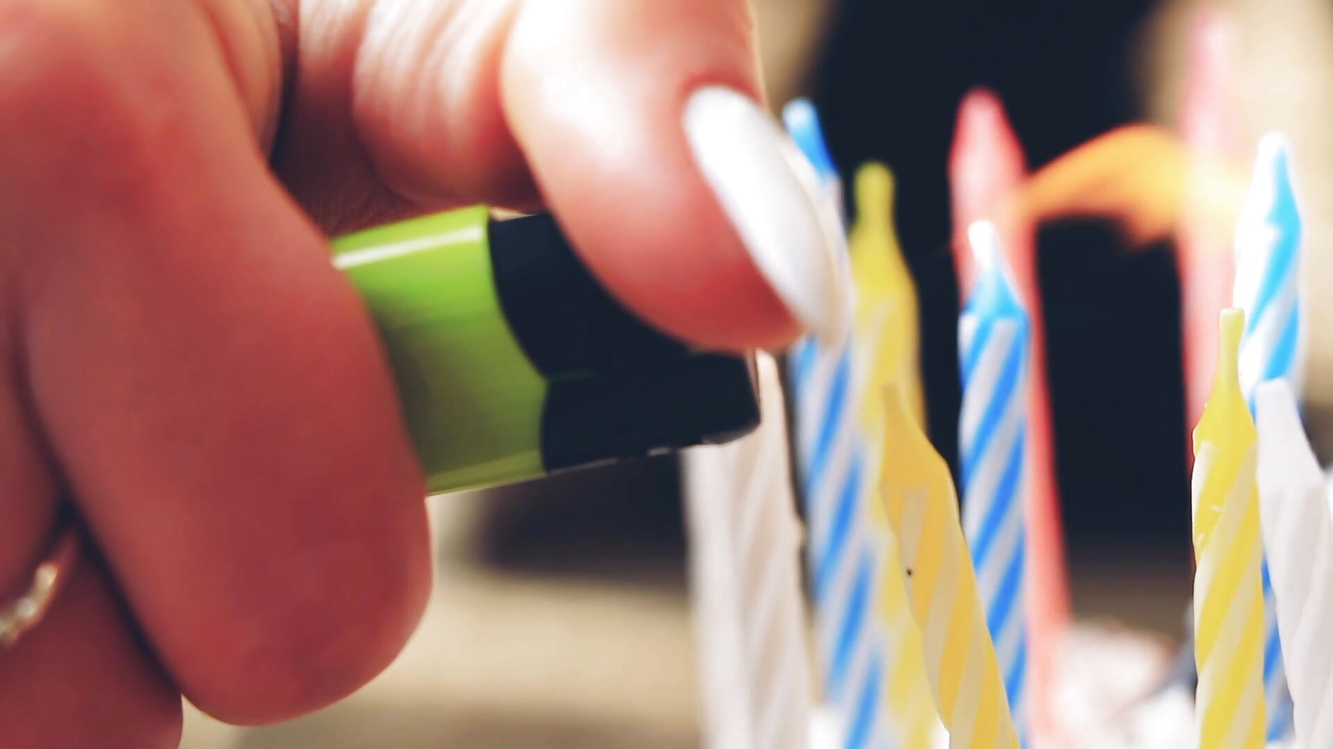 Mistress crush her BD cake – video af MistressMilana cam-model