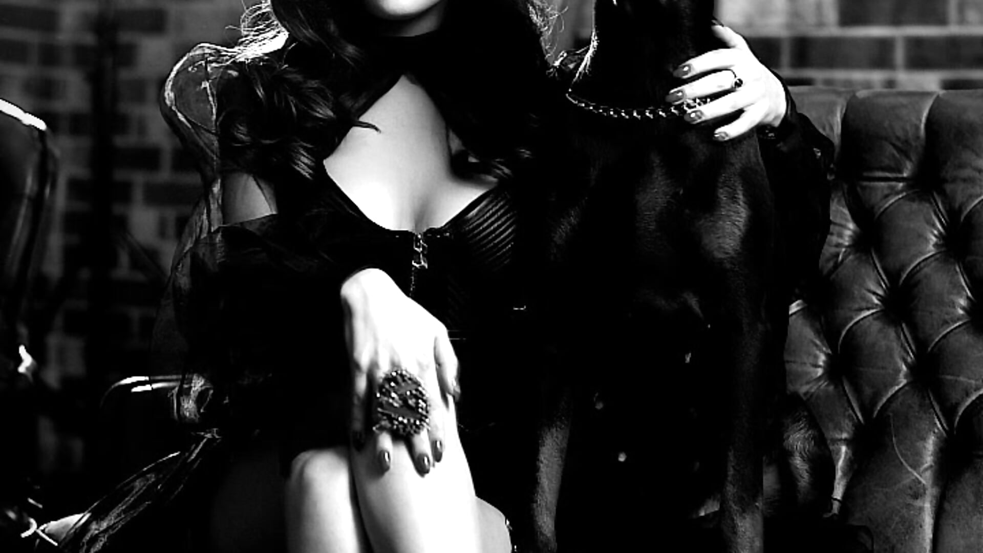 Serve Me – video af MistressMilana cam-model