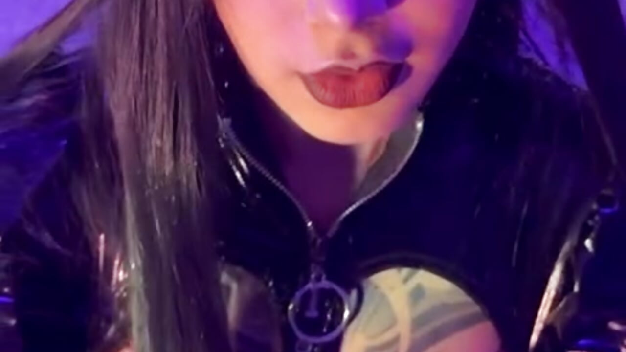 IMG_4538 - video by goddess_vee_ cam model