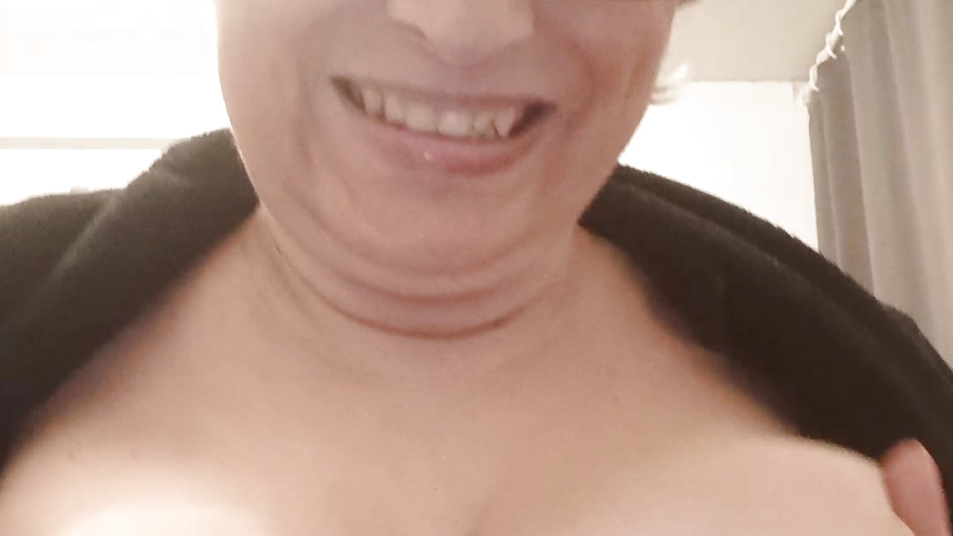 Je fais ma cochonne avec mes gros seins - video by Samantha-sexe cam model