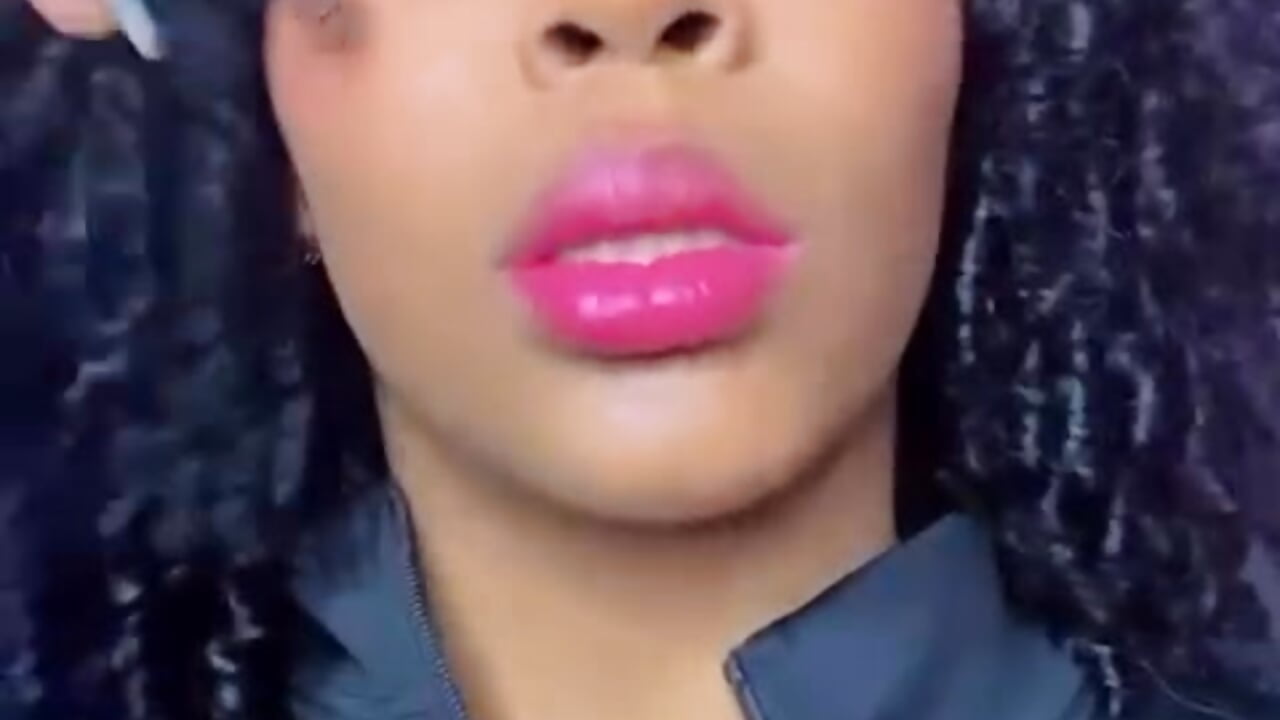 I see you👀 - vídeo de AitanaBrown_ modelo de câmara