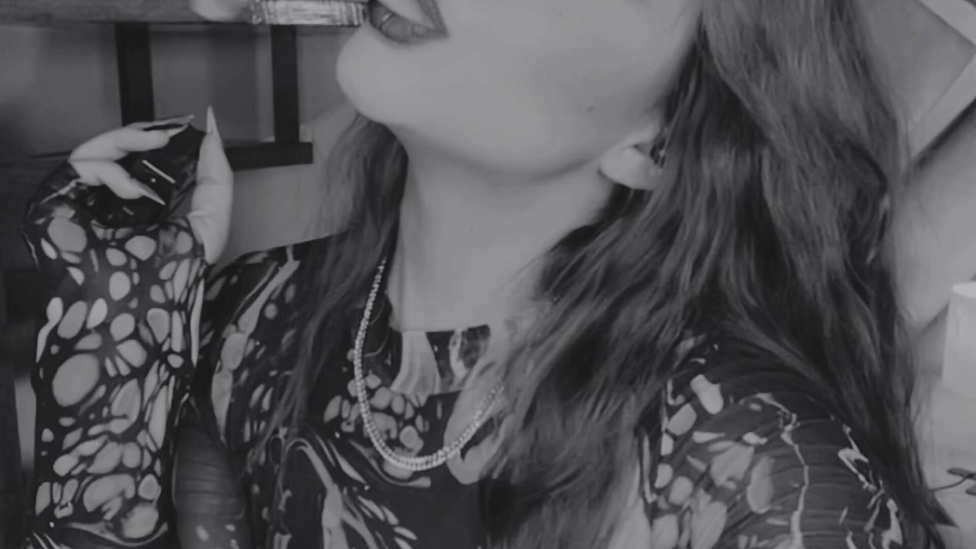 Rock and smoke - Vídeo de _kelly_hous36, modelo de vídeos