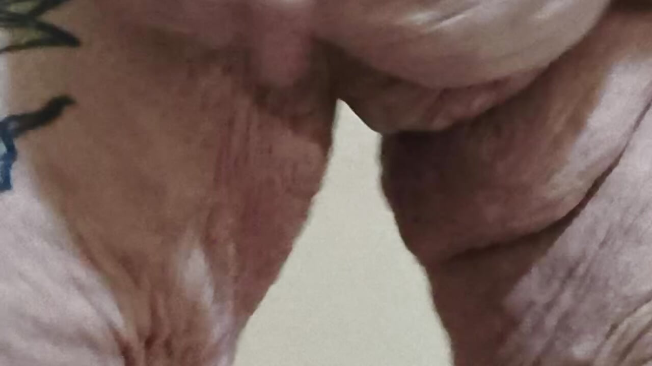 Plunger fucking this nasty slut just wants to fuck her pussy her ass anything goes in those holes