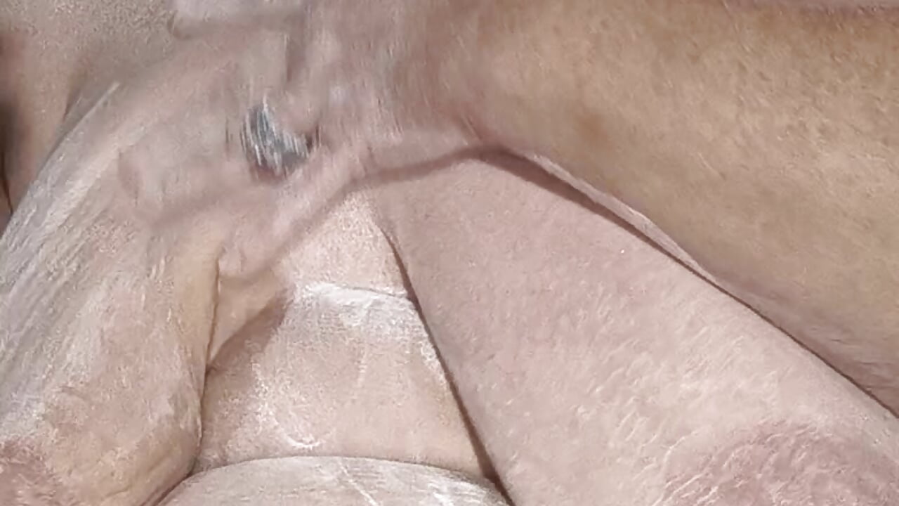 They say roll a fat girl in flour to find the wet spot what about powder ? - video by DavisDesires cam model